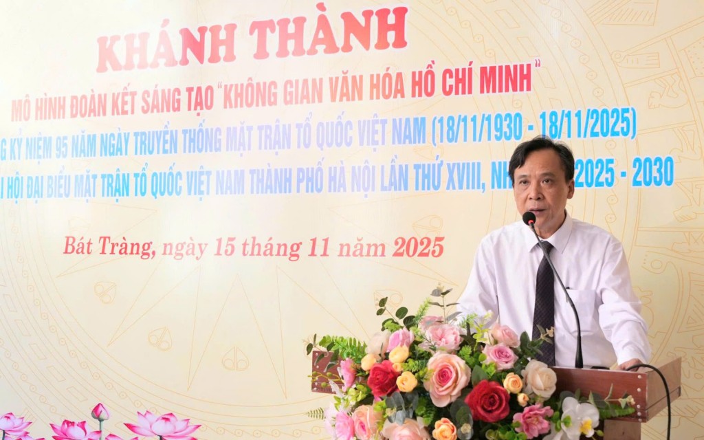 Bát Tràng gắn biển mô hình đoàn kết sáng tạo “Không gian văn hóa Hồ Chí Minh”