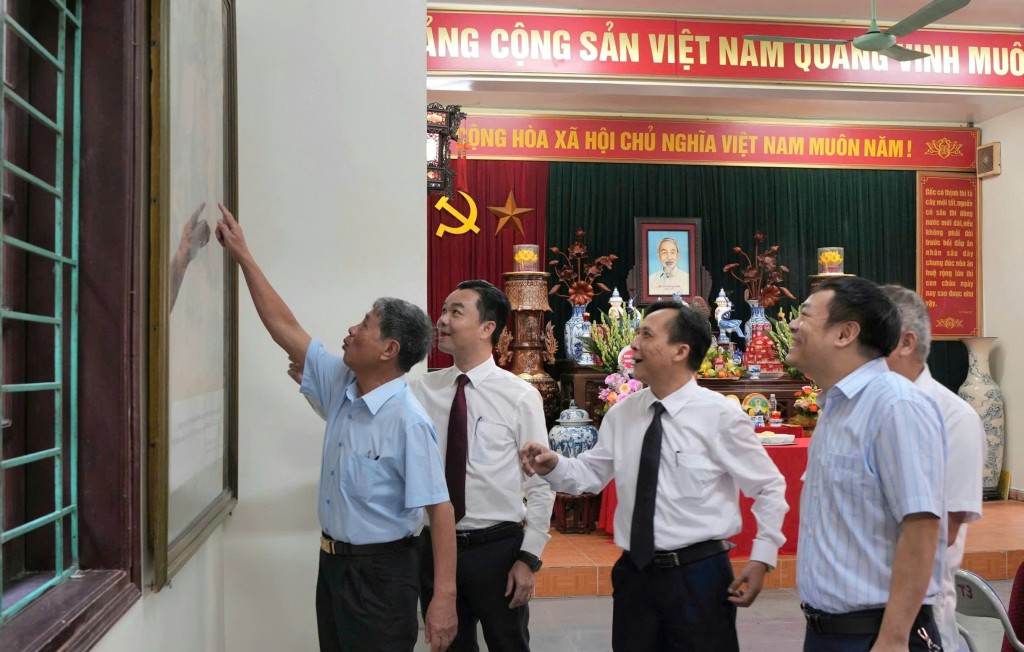 Bát Tràng gắn biển mô hình đoàn kết sáng tạo “Không gian văn hóa Hồ Chí Minh”