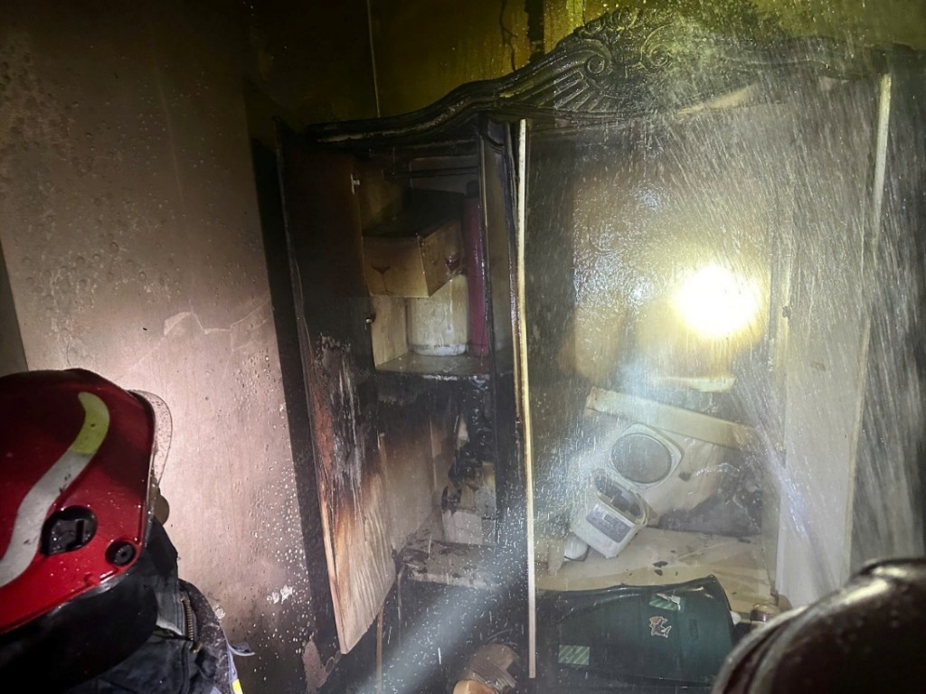 Khu vực xảy ra cháy tại tầng 7 của ngôi nhà ở phố Trung Kính, phường Yên Hòa