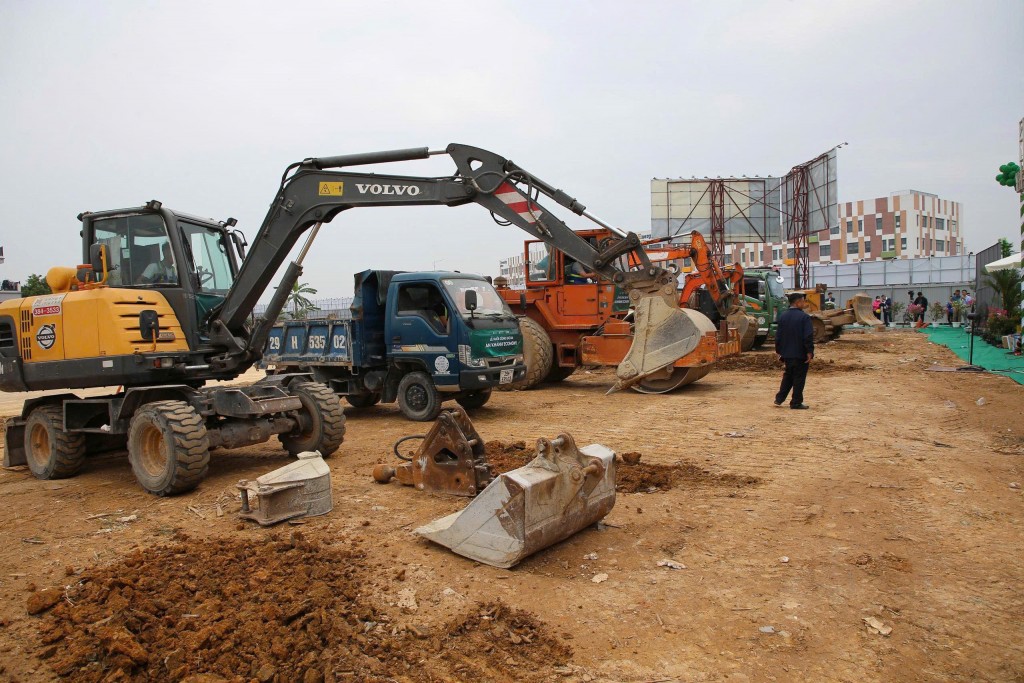 Ngay sau lễ khởi công, các đơn vị thi công bắt tay vào xây dựng An Khánh Ecomony mang đến sự an tâm tuyệt đối cho khách hàng và nhà đầu tư nhờ pháp lý minh bạch, sở hữu lâu dài và giá trị bền vững