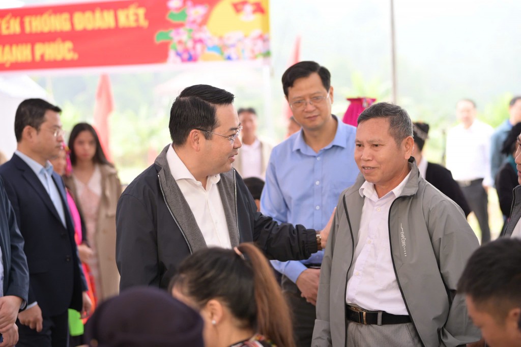 Chủ tịch UBND tỉnh Lào Cai Nguyễn Tuấn Anh tham dự Ngày hội