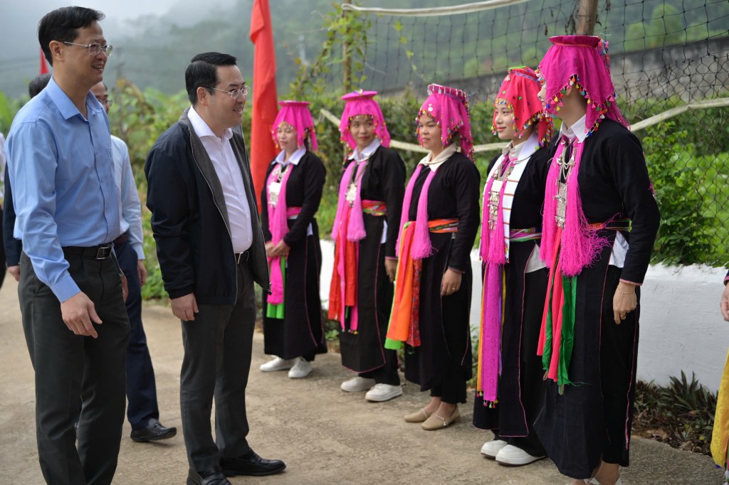 Chủ tịch UBND tỉnh Lào Cai Nguyễn Tuấn Anh tham dự Ngày hội