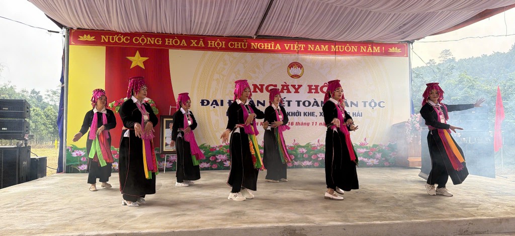 Chủ tịch UBND tỉnh Lào Cai Nguyễn Tuấn Anh tham dự Ngày hội