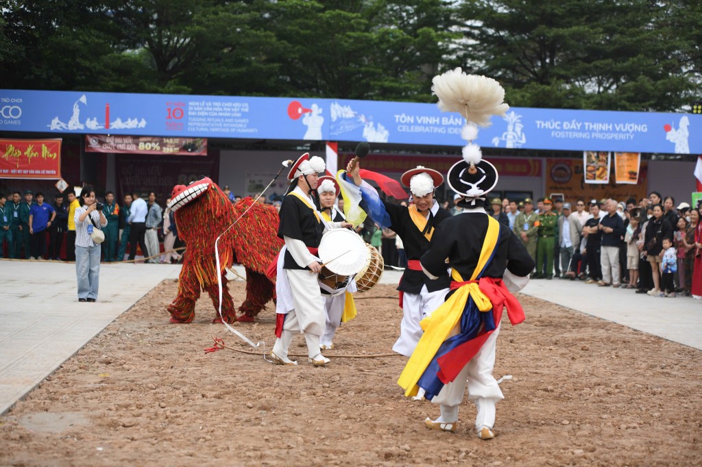 Viết tiếp câu chuyện kết nối văn hóa, gìn giữ di sản Viết tiếp câu chuyện kết nối văn hóa, gìn giữ di sản