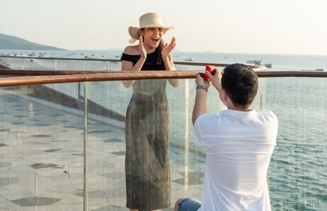 Hàng nghìn cặp đôi đến Cầu Hôn tại Phú Quốc để cầu hôn