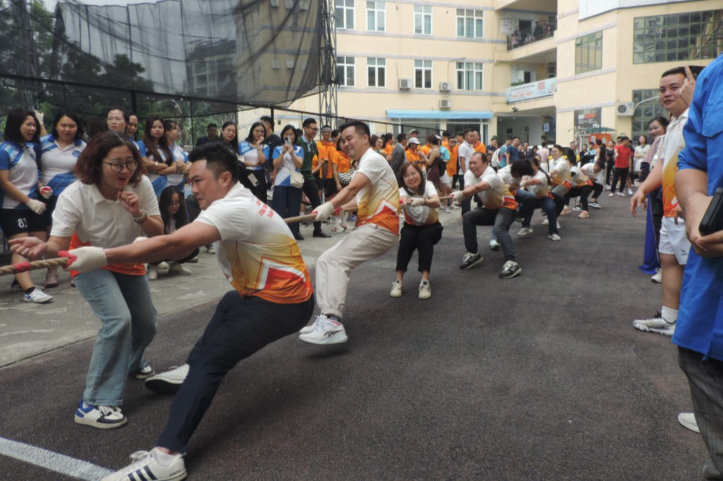 Sức trẻ bùng nổ tại hội khỏe thanh niên UBND thành phố Hà Nội