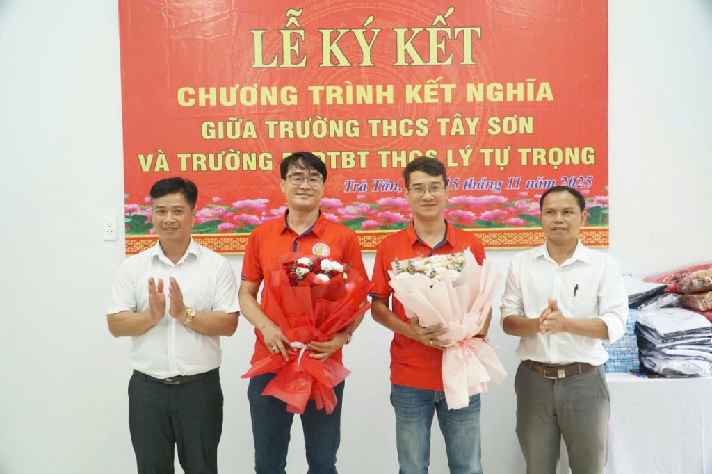 Nguồn kinh phí gần 200 triệu đồng được đóng góp bởi toàn thể Ban Giám hiệu, giáo viên, học sinh, phụ huynh trường THCS Tây Sơn và các mạnh thường quân, thể hiện tinh thần đồng lòng sẻ chia. Nguồn kinh phí gần 200 triệu đồng được đóng góp bởi toàn thể Ban Giám hiệu, giáo viên, học sinh, phụ huynh trường THCS Tây Sơn và các mạnh thường quân, thể hiện tinh thần đồng lòng sẻ chia.