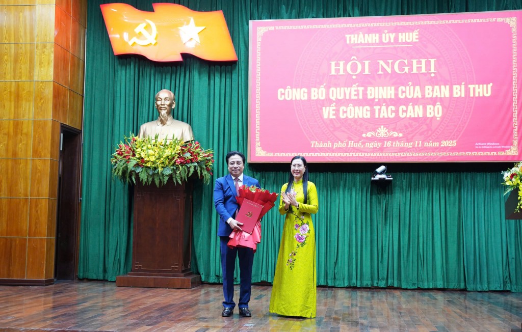 Đồng chí Nguyễn Khắc Toàn giữ chức Phó Bí thư Thành ủy Huế Đồng chí Nguyễn Khắc Toàn giữ chức Phó Bí thư Thành ủy Huế