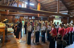 Thúc đẩy phát triển kinh tế - xã hội gắn với bảo tồn văn hóa truyền thống vùng dân tộc thiểu số