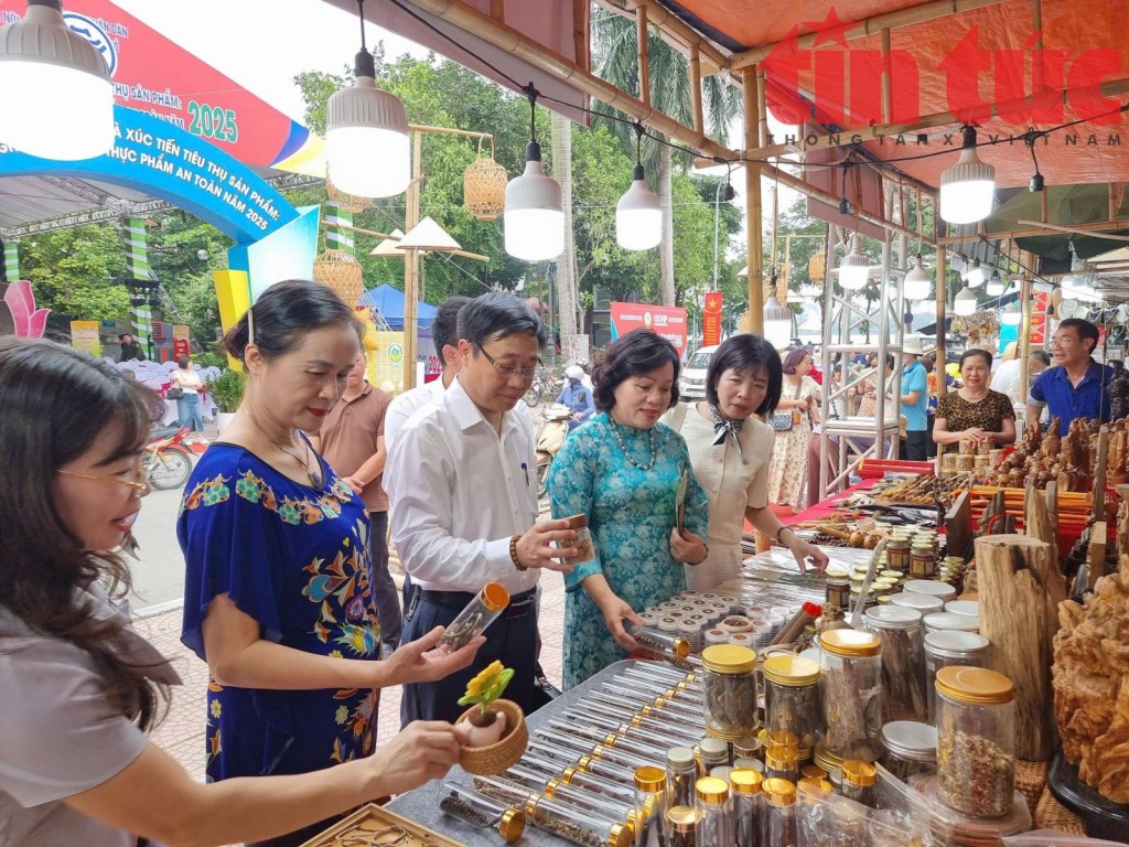Khơi dậy và lan tỏa niềm tự hào hàng Việt Nam Khơi dậy và lan tỏa niềm tự hào hàng Việt Nam