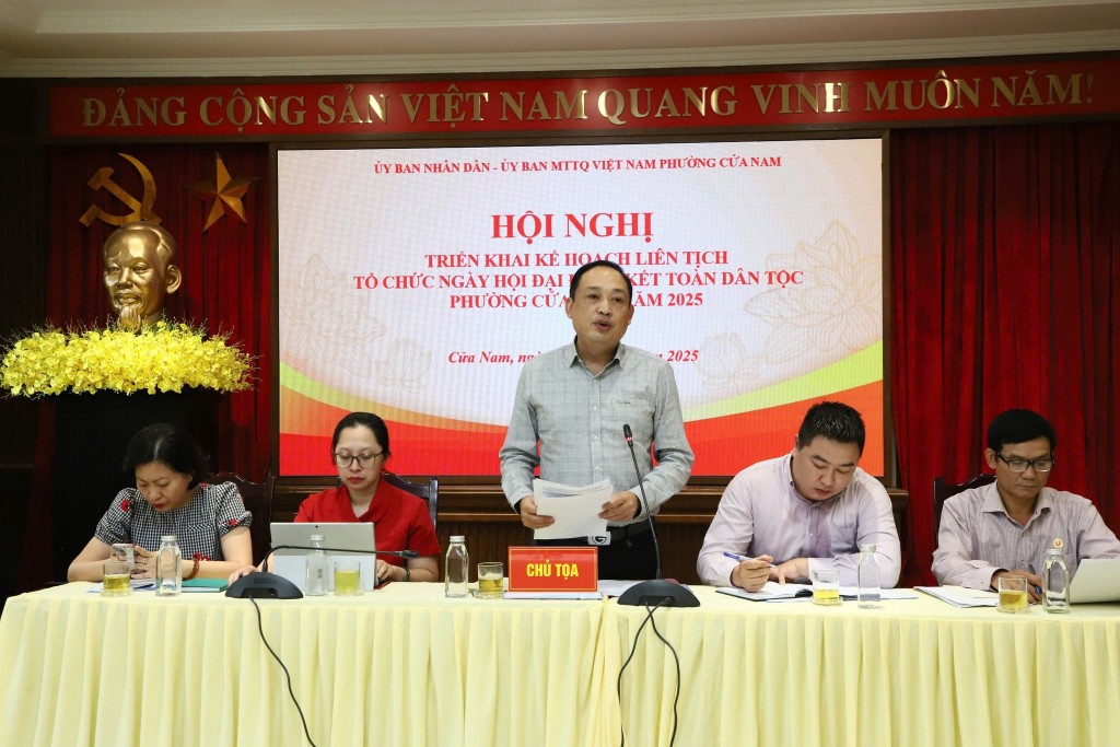 Ông Nguyễn Văn Dũng - UVTV Đảng ủy, Chủ tịch Ủy ban MTTQ Việt Nam phường Cửa Nam giải đáp các ý kiến tại hội nghị Ông Nguyễn Văn Dũng - UVTV Đảng ủy, Chủ tịch Ủy ban MTTQ Việt Nam phường Cửa Nam giải đáp các ý kiến tại hội nghị