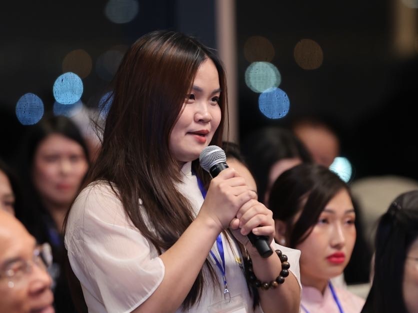 Đại diện cộng đồng người Việt tại Kuwait bày tỏ vui mừng và rất đỗi tự hào được đón Thủ tướng Chính phủ và Phu nhân - Ảnh: VGP/Nhật Bắc Đại diện cộng đồng người Việt tại Kuwait bày tỏ vui mừng và rất đỗi tự hào được đón Thủ tướng Chính phủ và Phu nhân - Ảnh: VGP/Nhật Bắc