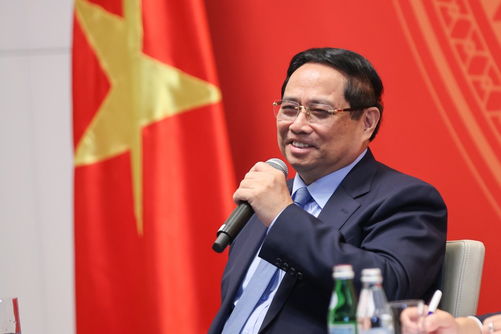 Thủ tướng Phạm Minh Chính thay mặt Tổng Bí thư Tô Lâm và lãnh đạo Đảng, Nhà nước chuyển tới cộng đồng lời chào thân thiết, lời hỏi thăm ân tình và tình cảm chân thành từ quê nhà - Ảnh: VGP/Nhật Bắc Thủ tướng Phạm Minh Chính thay mặt Tổng Bí thư Tô Lâm và lãnh đạo Đảng, Nhà nước chuyển tới cộng đồng lời chào thân thiết, lời hỏi thăm ân tình và tình cảm chân thành từ quê nhà - Ảnh: VGP/Nhật Bắc