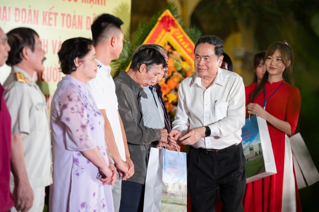 Tổng Bí thư Tô Lâm dự Ngày hội Đại đoàn kết toàn dân tộc tại phường Ba Đình Tổng Bí thư Tô Lâm dự Ngày hội Đại đoàn kết toàn dân tộc tại phường Ba Đình