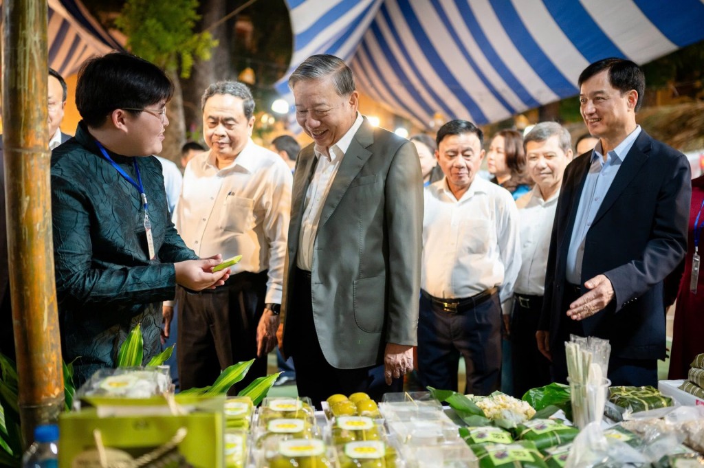 Tổng Bí thư Tô Lâm dự Ngày hội Đại đoàn kết toàn dân tộc tại phường Ba Đình Tổng Bí thư Tô Lâm dự Ngày hội Đại đoàn kết toàn dân tộc tại phường Ba Đình