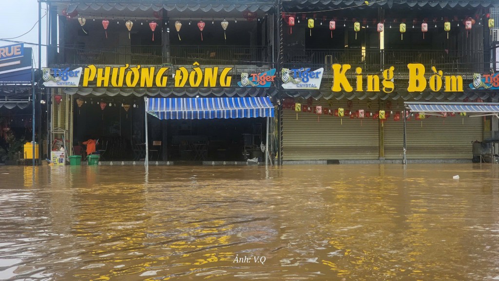 Lũ sông Thu Bồn tại Câu Lâu đang trên báo động 2