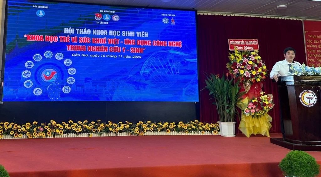 Theo Ban tổ chức, việc tổ chức diễn đàn học thuật quy mô lớn không chỉ giúp sinh viên tiếp cận tri thức mới mà còn khuyến khích tinh thần tìm tòi, sáng tạo thúc đẩy sức mạnh của lực lượng nghiên cứu trẻ Theo Ban tổ chức, việc tổ chức diễn đàn học thuật quy mô lớn không chỉ giúp sinh viên tiếp cận tri thức mới mà còn khuyến khích tinh thần tìm tòi, sáng tạo thúc đẩy sức mạnh của lực lượng nghiên cứu trẻ