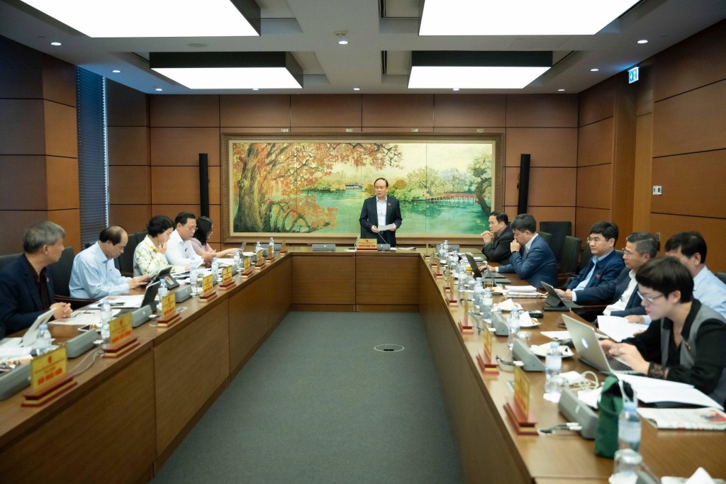 ĐBQH đề nghị đưa sách giáo khoa điện tử vào giảng dạy