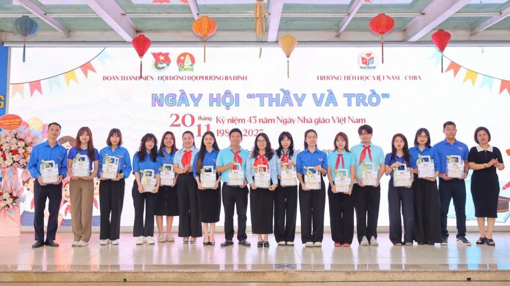 Ba Đình: Gửi lời tri ân đến những người thầy lặng thầm gieo chữ Ba Đình: Gửi lời tri ân đến những người thầy lặng thầm gieo chữ