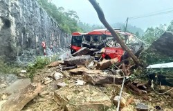 Khẩn trương khắc phục sự cố sạt lở đất tại đèo Khánh Lê thuộc tỉnh Khánh Hòa