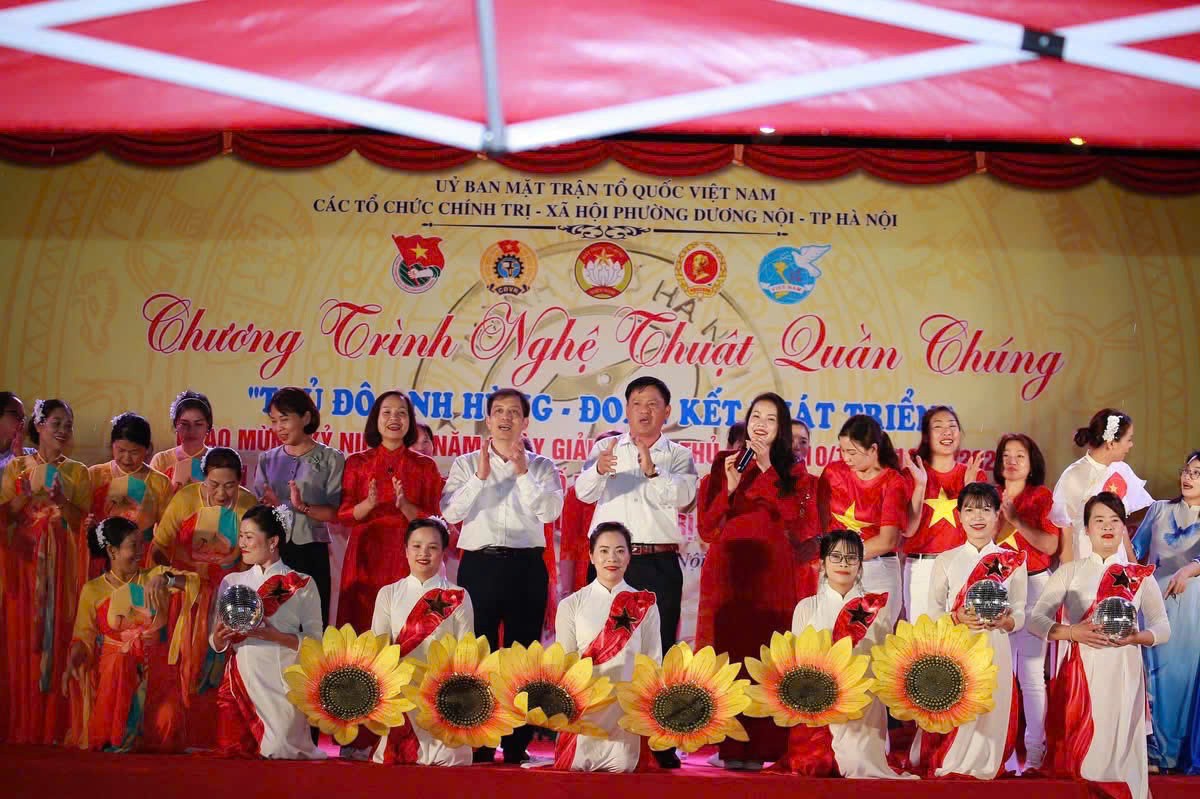 Phường Dương Nội tổ chức chương trình nghệ thuật quần chúng chào mừng kỷ niệm 71 năm Giải phóng Thủ đô Phường Dương Nội tổ chức chương trình nghệ thuật quần chúng chào mừng kỷ niệm 71 năm Giải phóng Thủ đô