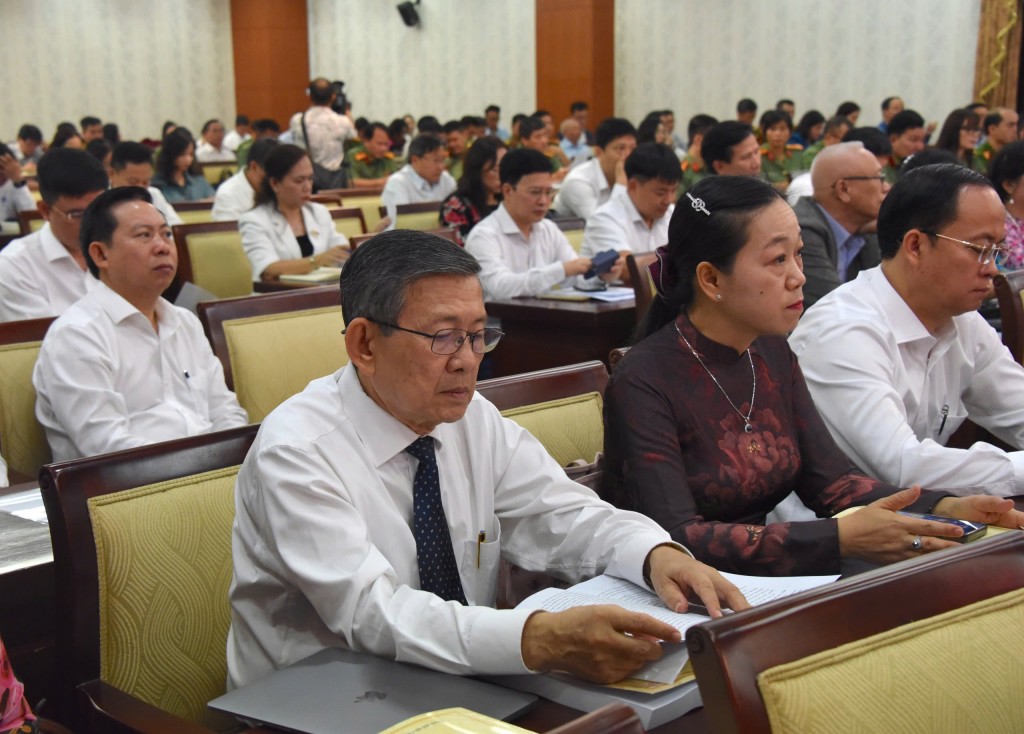 sự tham dự của nhiều nhà khoa học, nhà nghiên cứu có kinh nghiệm về bảo vệ, bảo đảm quyền con ngườ sự tham dự của nhiều nhà khoa học, nhà nghiên cứu có kinh nghiệm về bảo vệ, bảo đảm quyền con ngườ