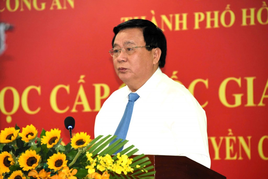 GS.TS Nguyễn Xuân Thắng, Giám đốc Học viện Chính trị quốc gia Hồ Chí Minh phát biểu đề dẫn hội thảo GS.TS Nguyễn Xuân Thắng, Giám đốc Học viện Chính trị quốc gia Hồ Chí Minh phát biểu đề dẫn hội thảo