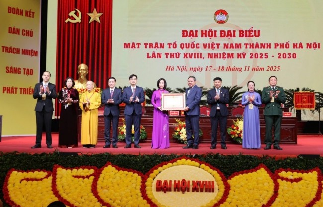 Ủy ban MTTQ TP Hà Nội đón nhận Bằng khen của Thủ tướng Chính phủ