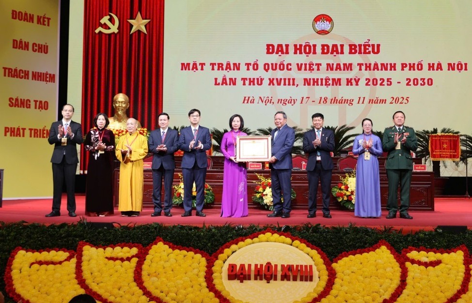 Ủy ban MTTQ TP Hà Nội đón nhận Bằng khen của Thủ tướng Chính phủ