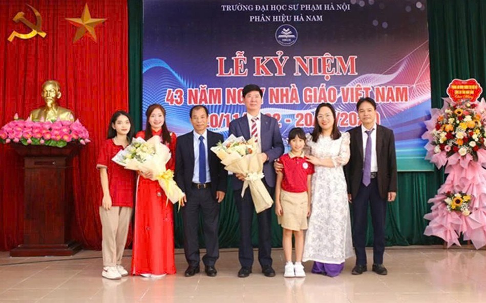 Tôn vinh thầy cô, lan tỏa giá trị “tôn sư trọng đạo” Tôn vinh thầy cô, lan tỏa giá trị “tôn sư trọng đạo”