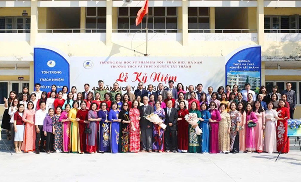 Tôn vinh thầy cô, lan tỏa giá trị “tôn sư trọng đạo” Tôn vinh thầy cô, lan tỏa giá trị “tôn sư trọng đạo”