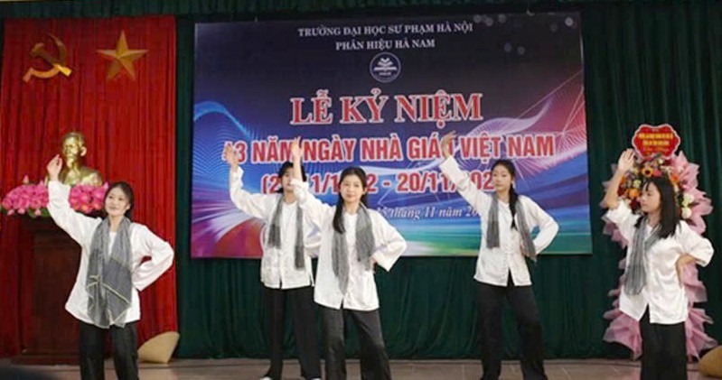 Tôn vinh thầy cô, lan tỏa giá trị “tôn sư trọng đạo” Tôn vinh thầy cô, lan tỏa giá trị “tôn sư trọng đạo”