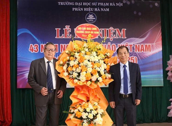 Tôn vinh thầy cô, lan tỏa giá trị “tôn sư trọng đạo” Tôn vinh thầy cô, lan tỏa giá trị “tôn sư trọng đạo”
