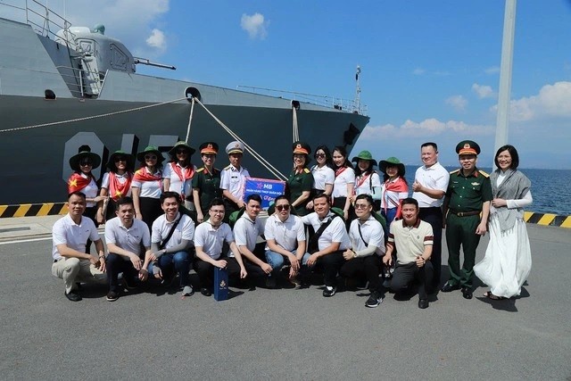 Doanh nghiệp không chỉ tạo của cải mà còn lan tỏa hạnh phúc Doanh nghiệp không chỉ tạo của cải mà còn lan tỏa hạnh phúc