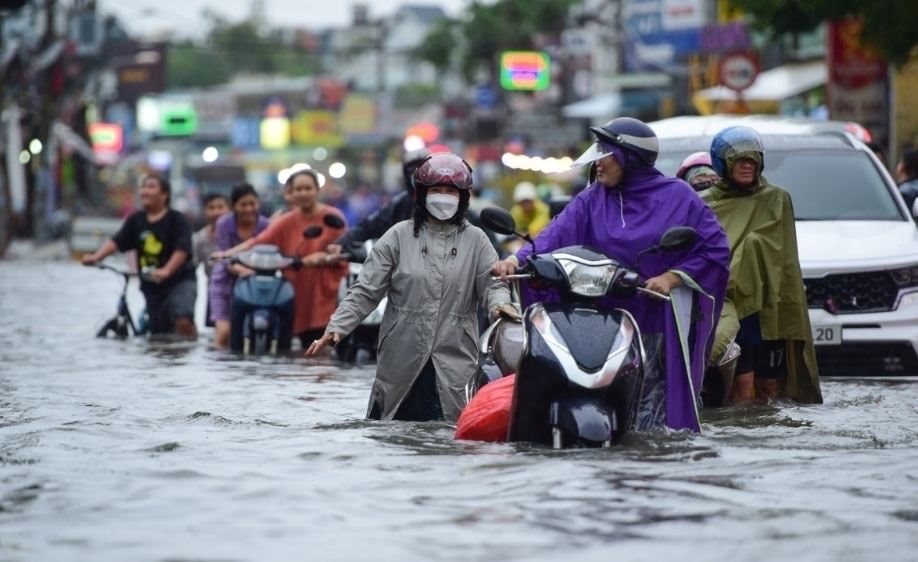 Nhẹ gánh lo âu nhờ MB bảo vệ nguồn thu nhập mùa mưa bão Nhẹ gánh lo âu nhờ MB bảo vệ nguồn thu nhập mùa mưa bão
