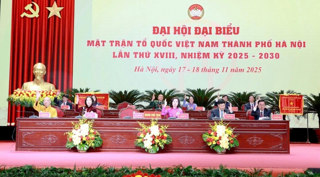 Đoàn Chủ tịch điều hành Đại hội.