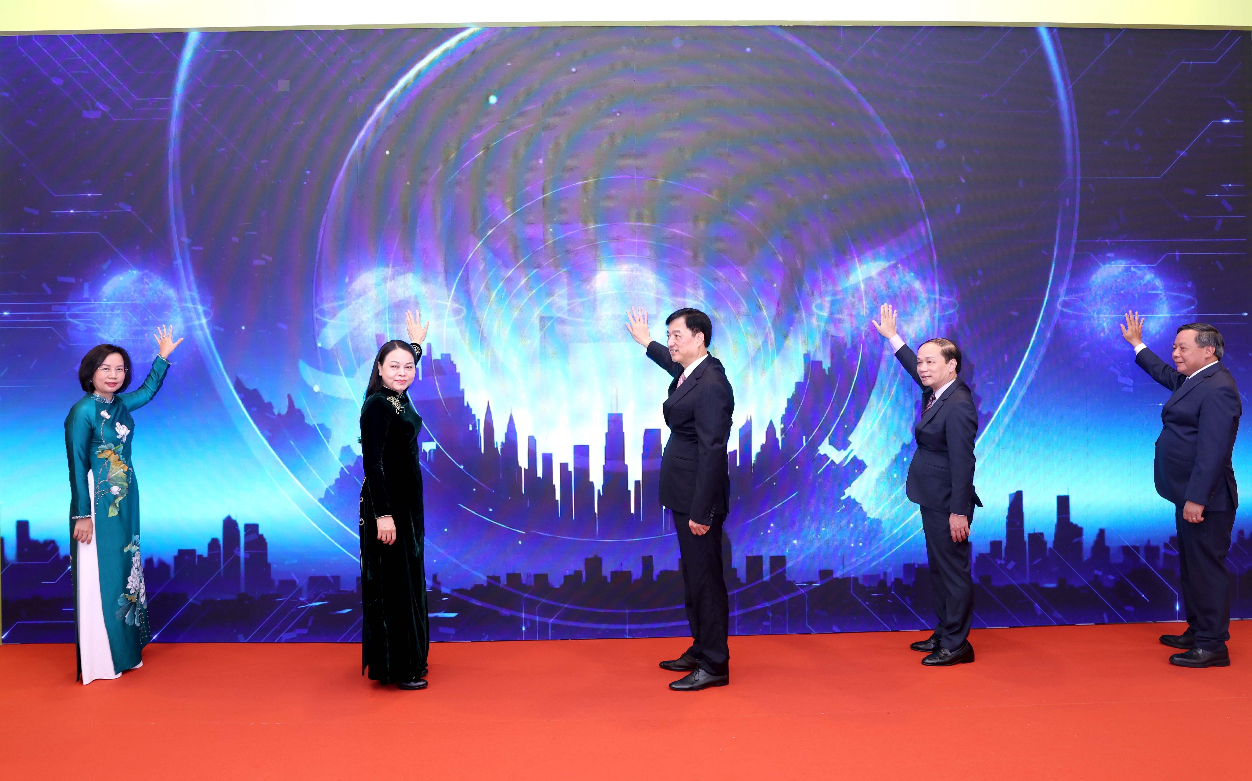 Xây dựng “nhịp cầu số” gắn kết Mặt trận với Nhân dân Thủ đô