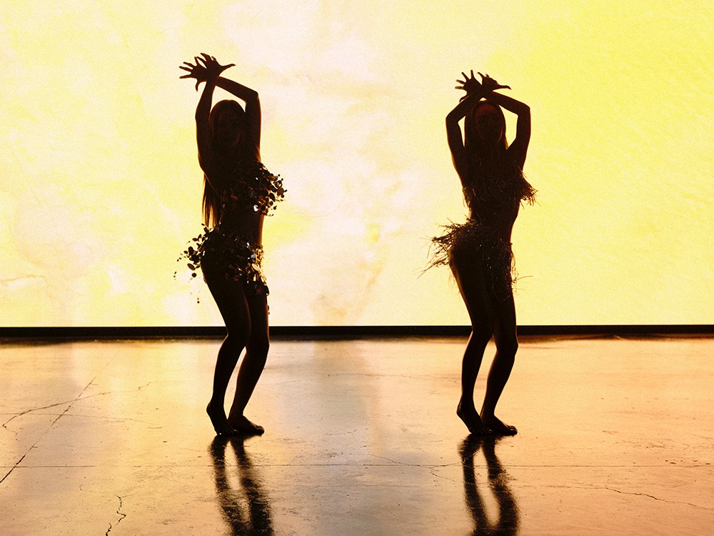 Văn Mai Hương lần đầu kết hợp Chi Pu, Hà Trần trong