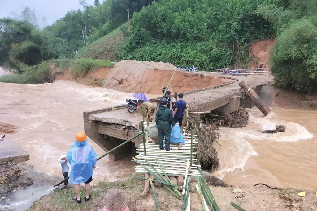 Lũ trên sông Vu Gia - Thu Bồn đang xuống, mưa vẫn tiếp diễn