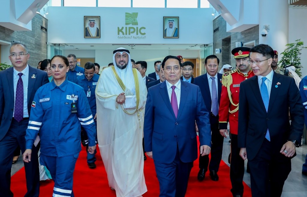 Thủ tướng thăm tổ hợp lọc hóa dầu lớn hàng đầu thế giới tại Kuwait