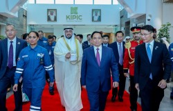 Thủ tướng thăm tổ hợp lọc hóa dầu lớn hàng đầu thế giới tại Kuwait