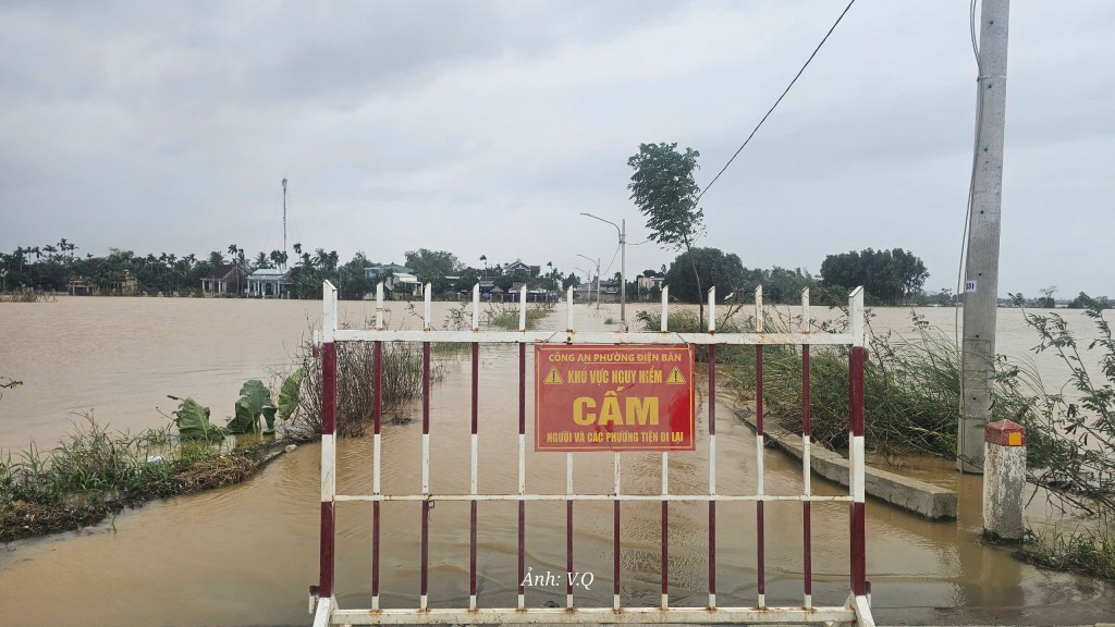 Lũ trên sông Vu Gia - Thu Bồn đang xuống, mưa vẫn tiếp diễn