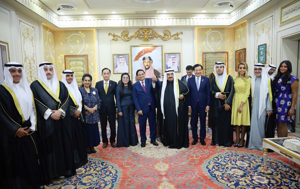 Nguyên Thủ tướng Sheikh Nasser khẳng định sẽ luôn tiếp tục đồng hành và thúc đẩy quan hệ Việt Nam - Kuwait, vì lợi ích của nhân dân hai nước và vì hòa bình, hợp tác, phát triển của khu vực - Ảnh: VGP/Nhật Bắc