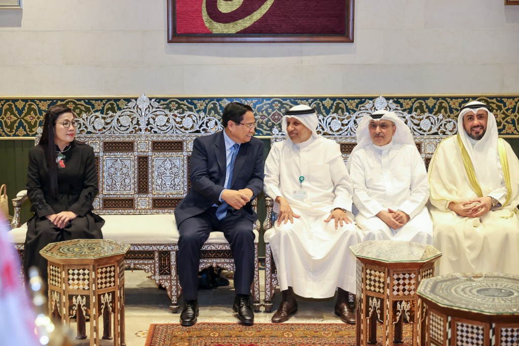 Thủ tướng Chính phủ đề nghị với tiềm lực của mình KFAED đầu tư trực tiếp và gián tiếp vào các dự án, lĩnh vực Việt Nam đang ưu tiên - Ảnh: VGP/Nhật Bắc Thủ tướng Chính phủ đề nghị với tiềm lực của mình KFAED đầu tư trực tiếp và gián tiếp vào các dự án, lĩnh vực Việt Nam đang ưu tiên - Ảnh: VGP/Nhật Bắc