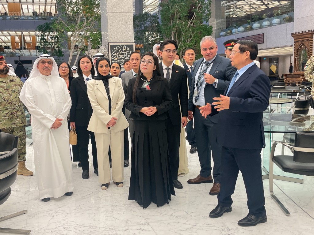 Thủ tướng tham quan Toà nhà di sản văn hoá Arab - Ảnh: VGP/Nhật Bắc Thủ tướng tham quan Toà nhà di sản văn hoá Arab - Ảnh: VGP/Nhật Bắc