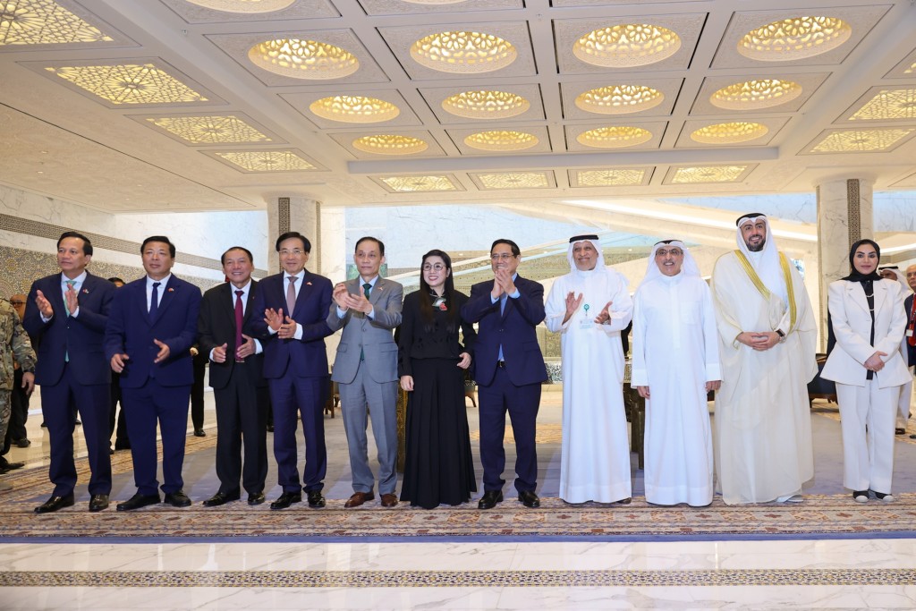 Thủ tướng và các đại biểu chụp ảnh lưu niệm - Ảnh: VGP/Nhật Bắc Thủ tướng và các đại biểu chụp ảnh lưu niệm - Ảnh: VGP/Nhật Bắc