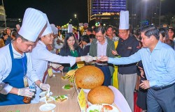 Ẩm thực Cà Mau và cuộc đua cua tạo điểm nhấn mùa hội