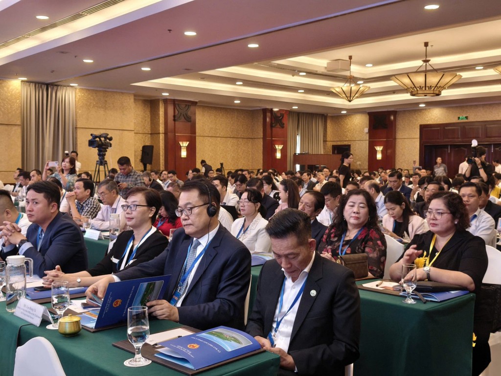 đại biểu tham dự hội nghị kết nối đầu tư vào Cà Mau đại biểu tham dự hội nghị kết nối đầu tư vào Cà Mau