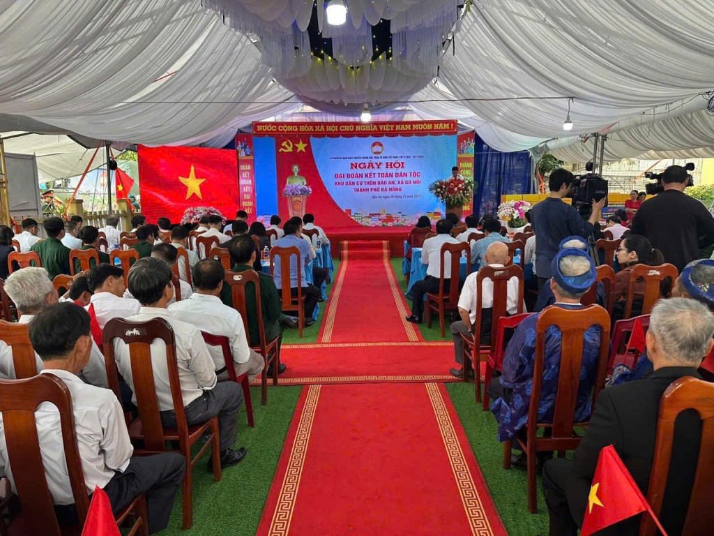 Chủ tịch nước Lương Cường thăm, động viên bà con vùng lũ tại Đà Nẵng Chủ tịch nước Lương Cường thăm, động viên bà con vùng lũ tại Đà Nẵng