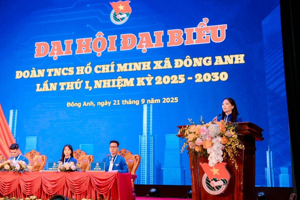 Đồng chí Nguyễn Thị Thả, Đảng ủy viên, Phó Chủ tịch Ủy ban MTTQ xã, Bí thư Đoàn xã Đông Anh phát biểu khai mạc Đại hội đại biểu Đoàn TNCS Hồ Chí Minh xã Đông Anh lần thứ I, nhiệm kỳ 2025 - 2030
